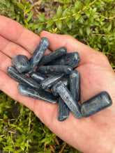 Load image into Gallery viewer, Blue kyanite